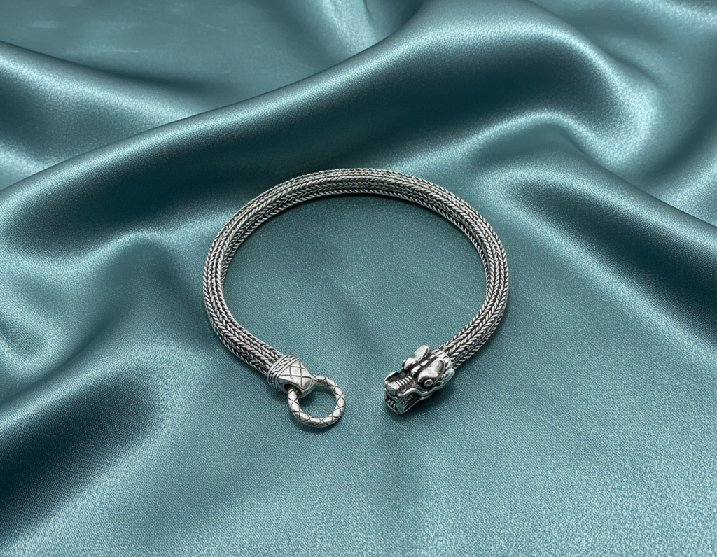 Gümüş Ejderha Bileklik
