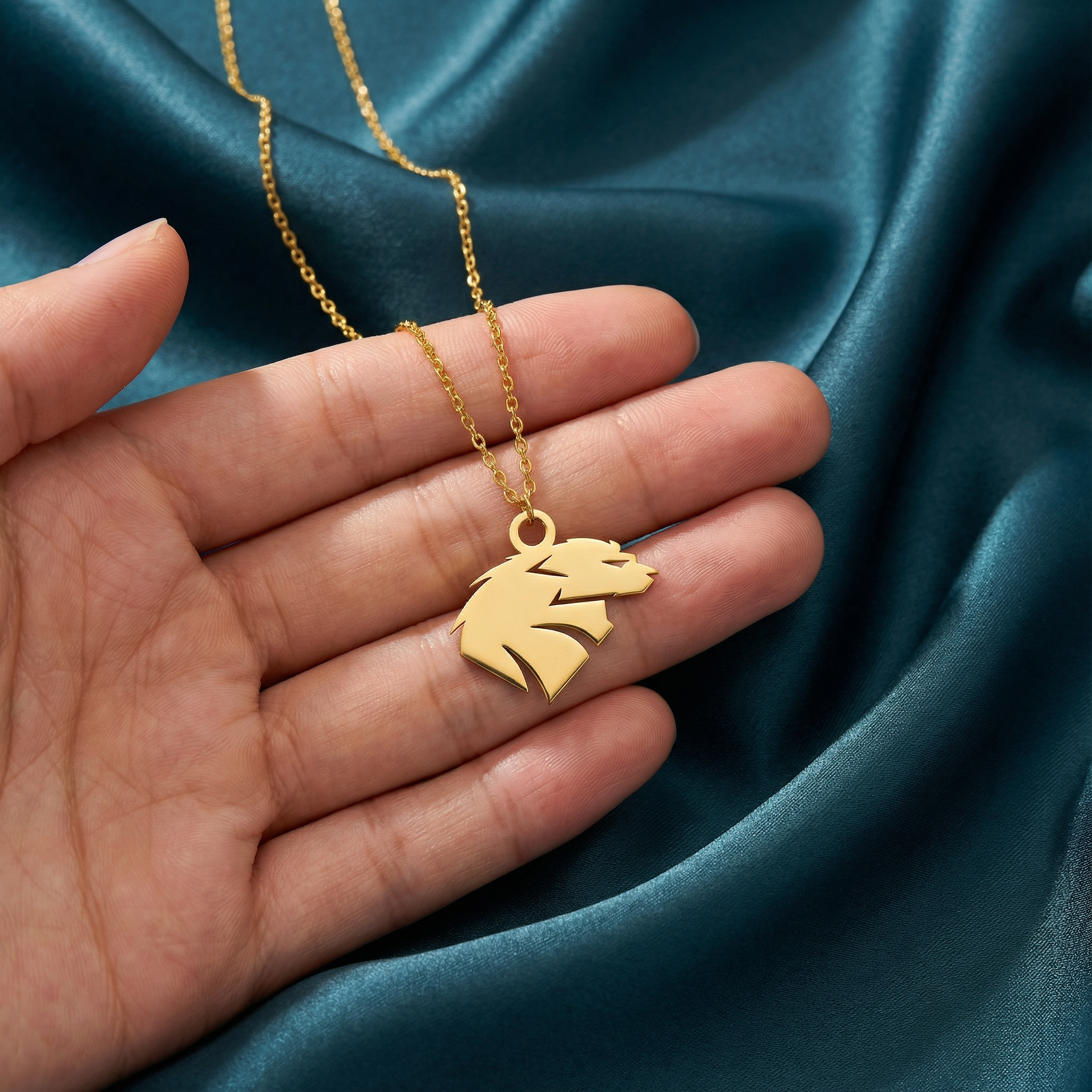 Gümüş Aslan Yelesi Kolye