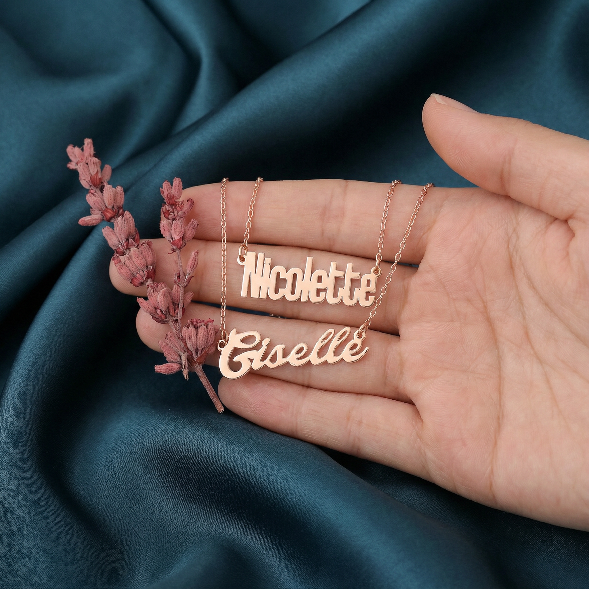 Gümüş İsimli Kolye