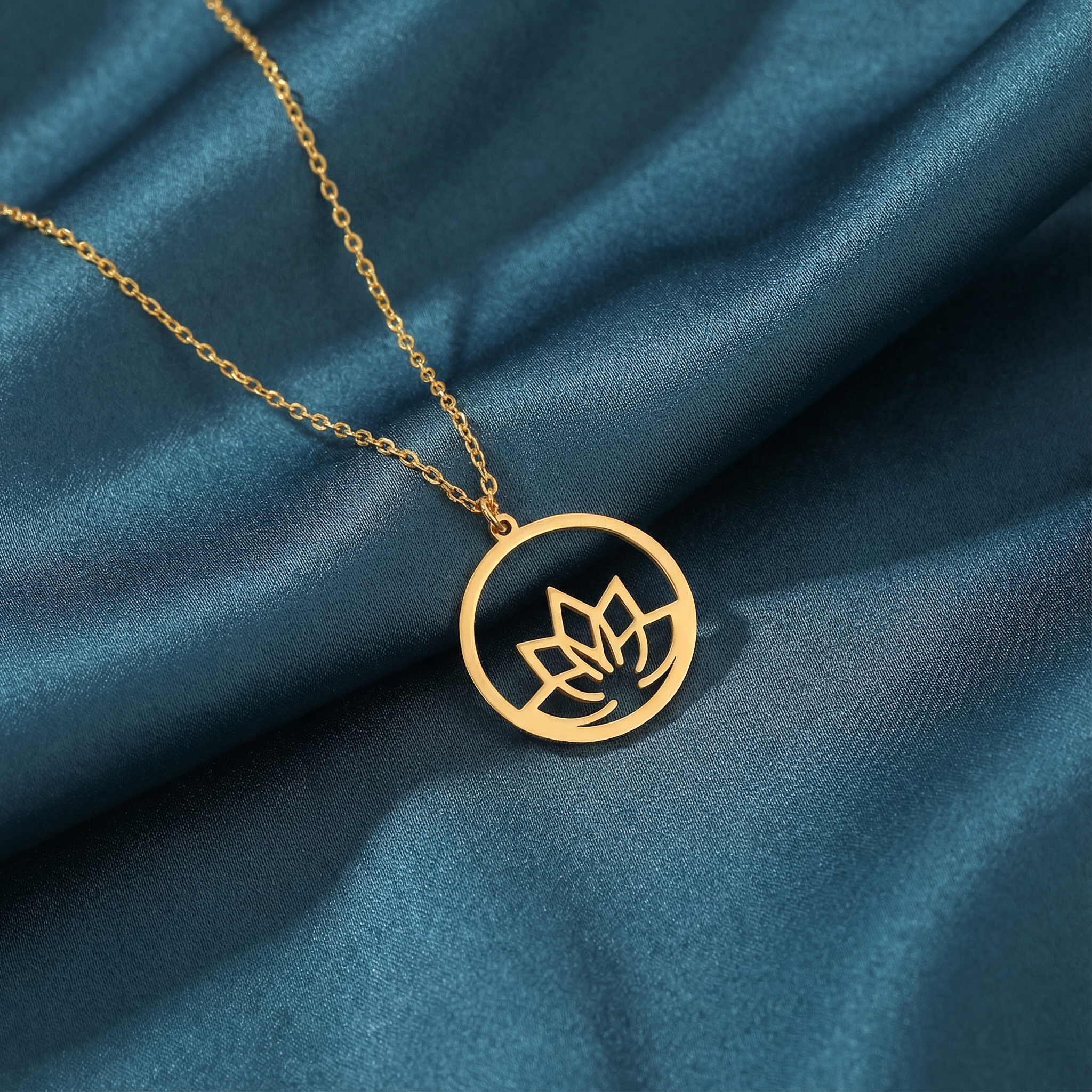 Gümüş Lotus Kolye