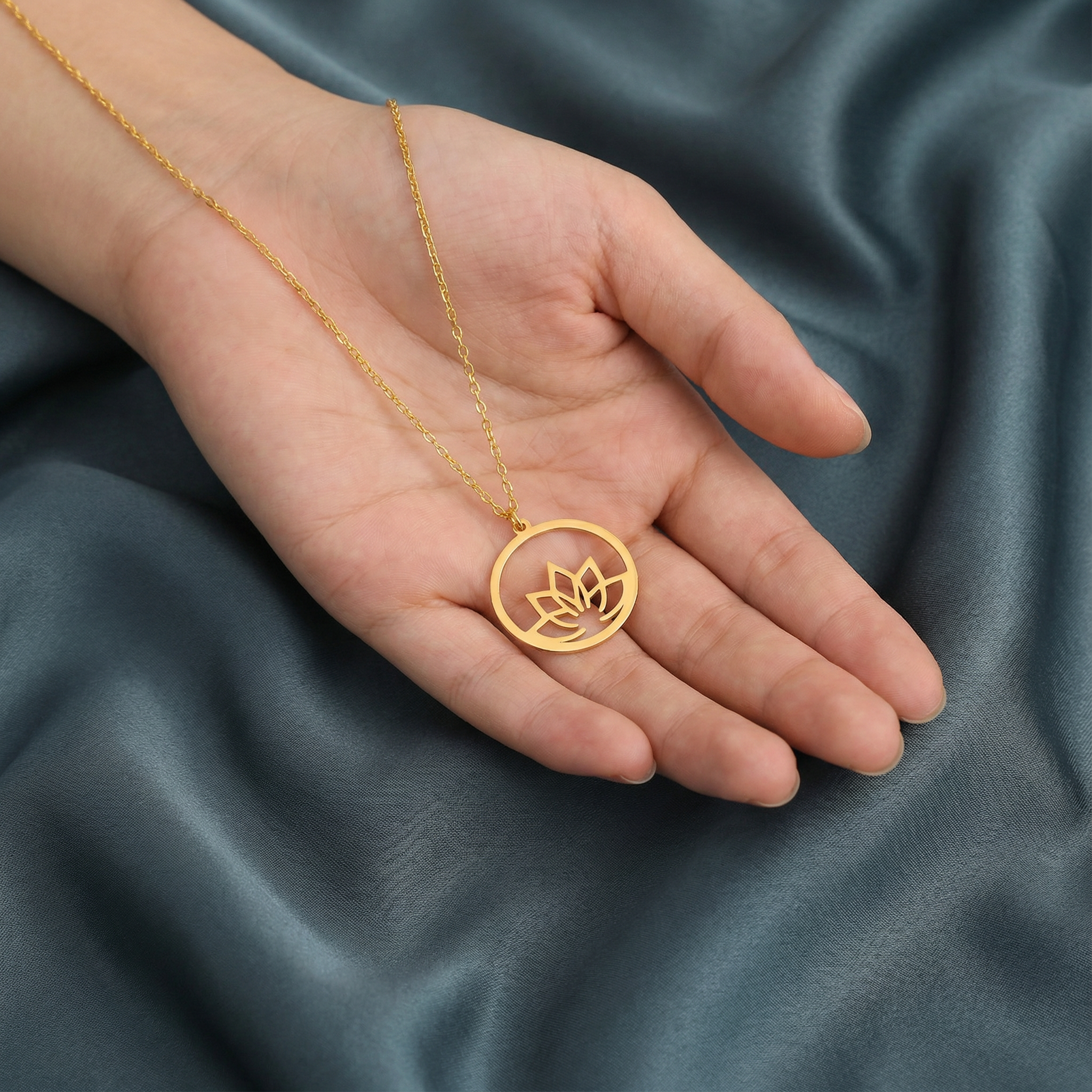 Gümüş Lotus Kolye