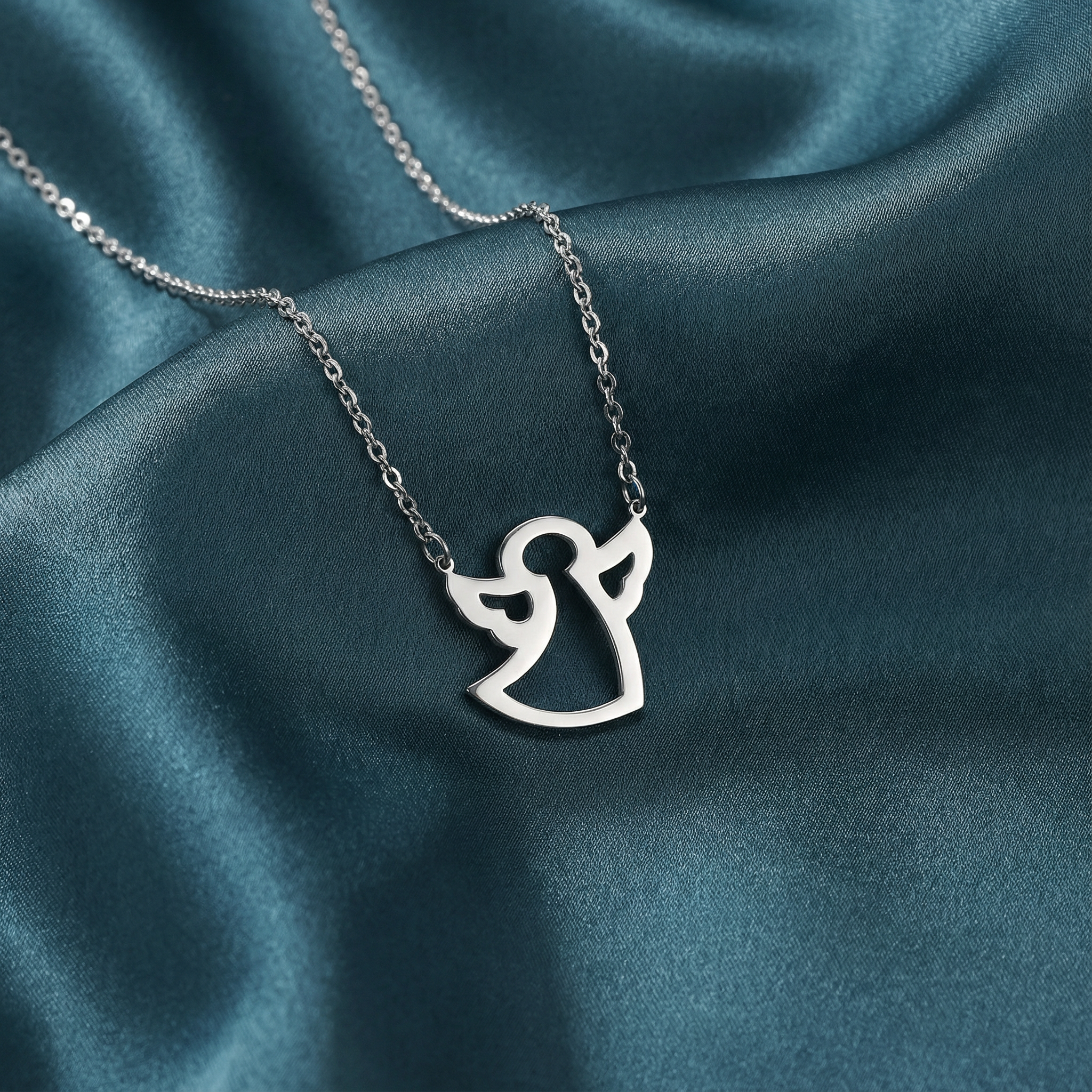 Gümüş Melek Figürü Kolye