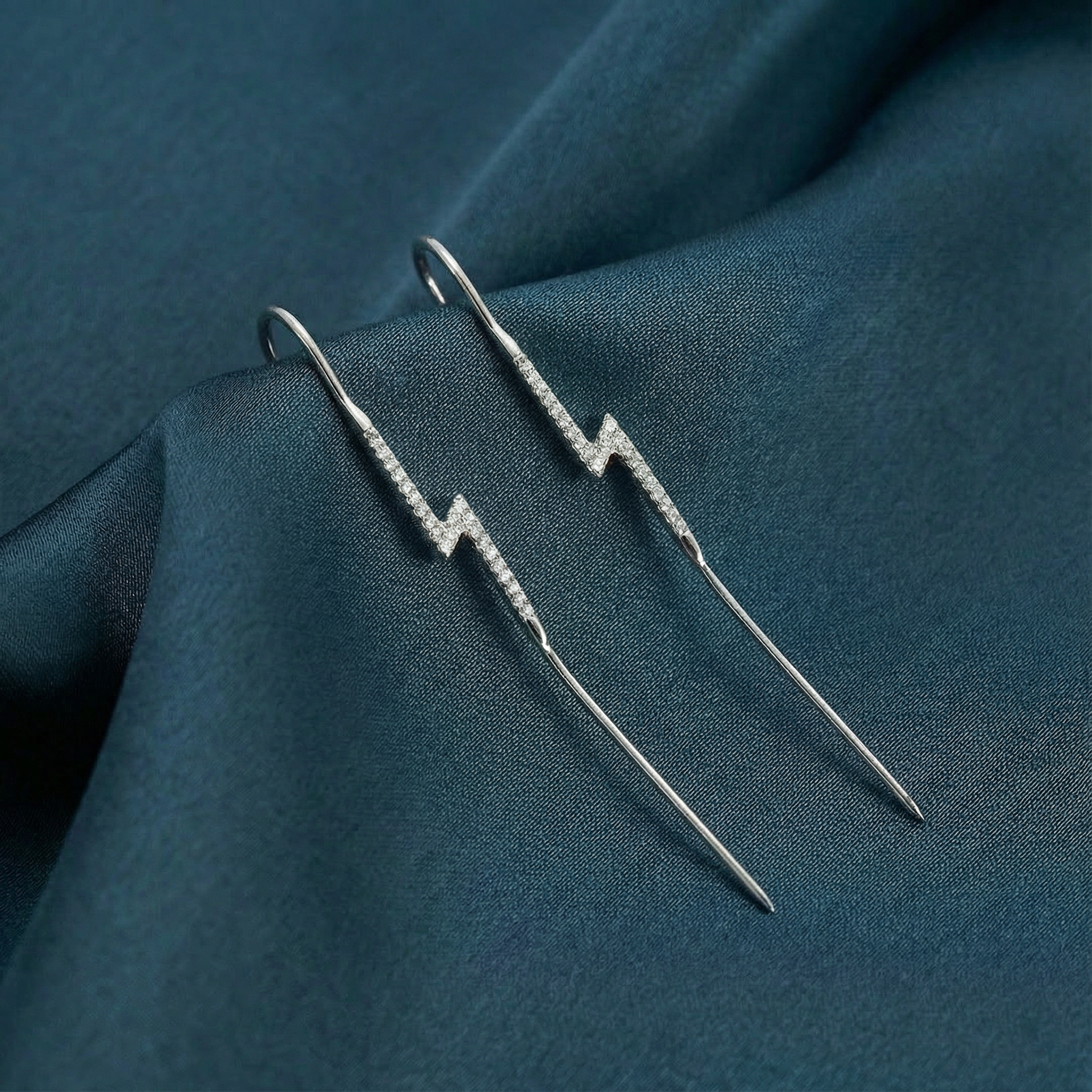 Gümüş Şimşek Küpe