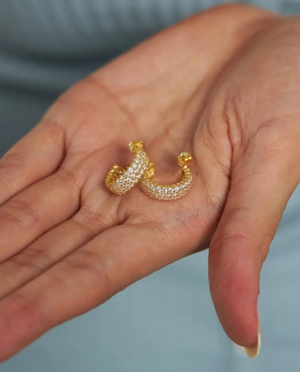 Gümüş Keskin Detaylı Halka Küpe