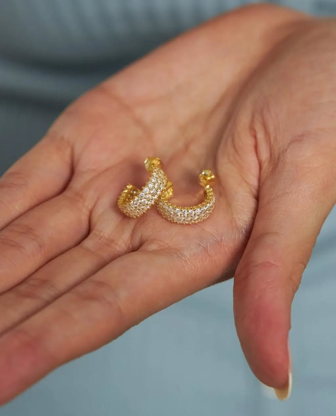 Gümüş Keskin Detaylı Halka Küpe