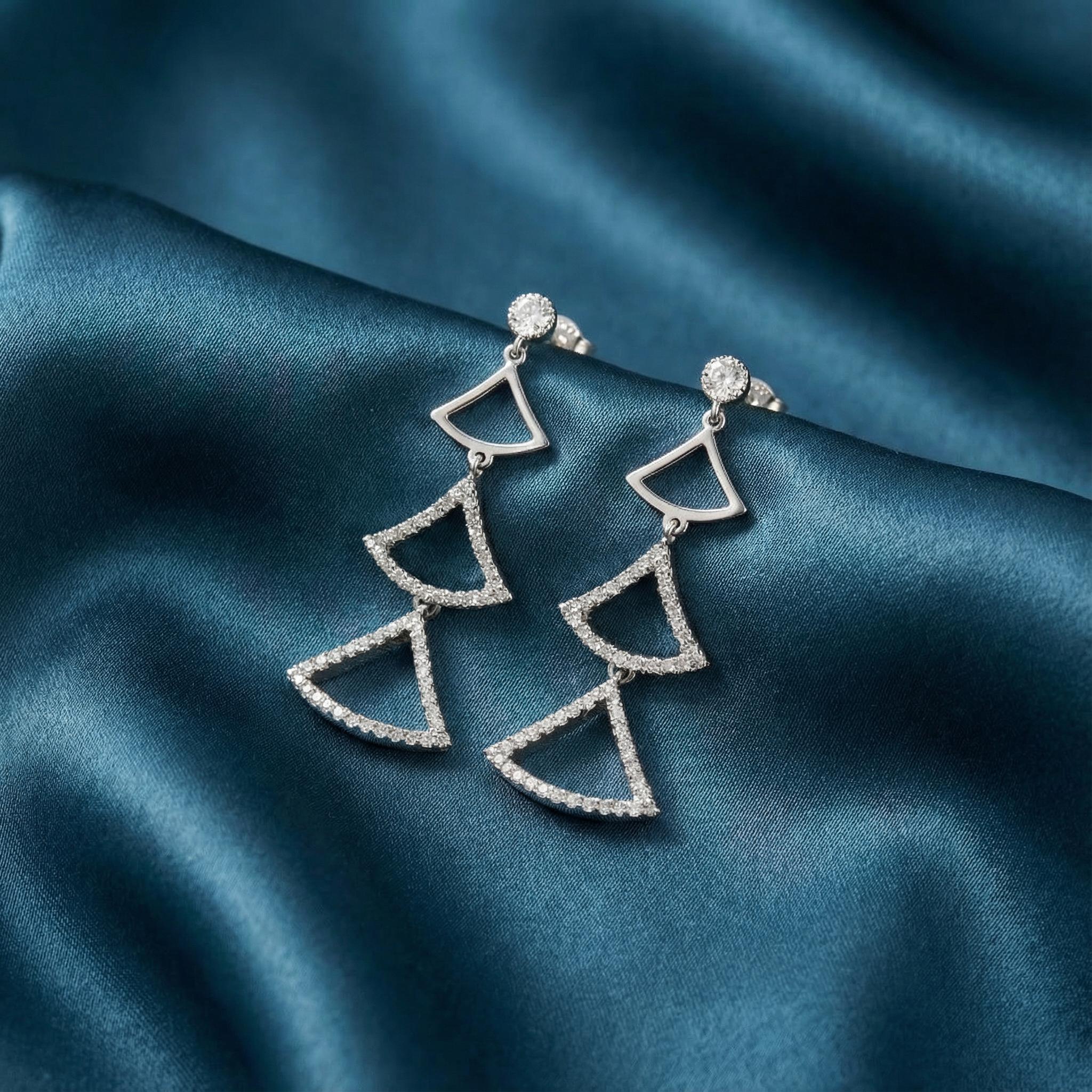 Gümüş Üçgen Küpe