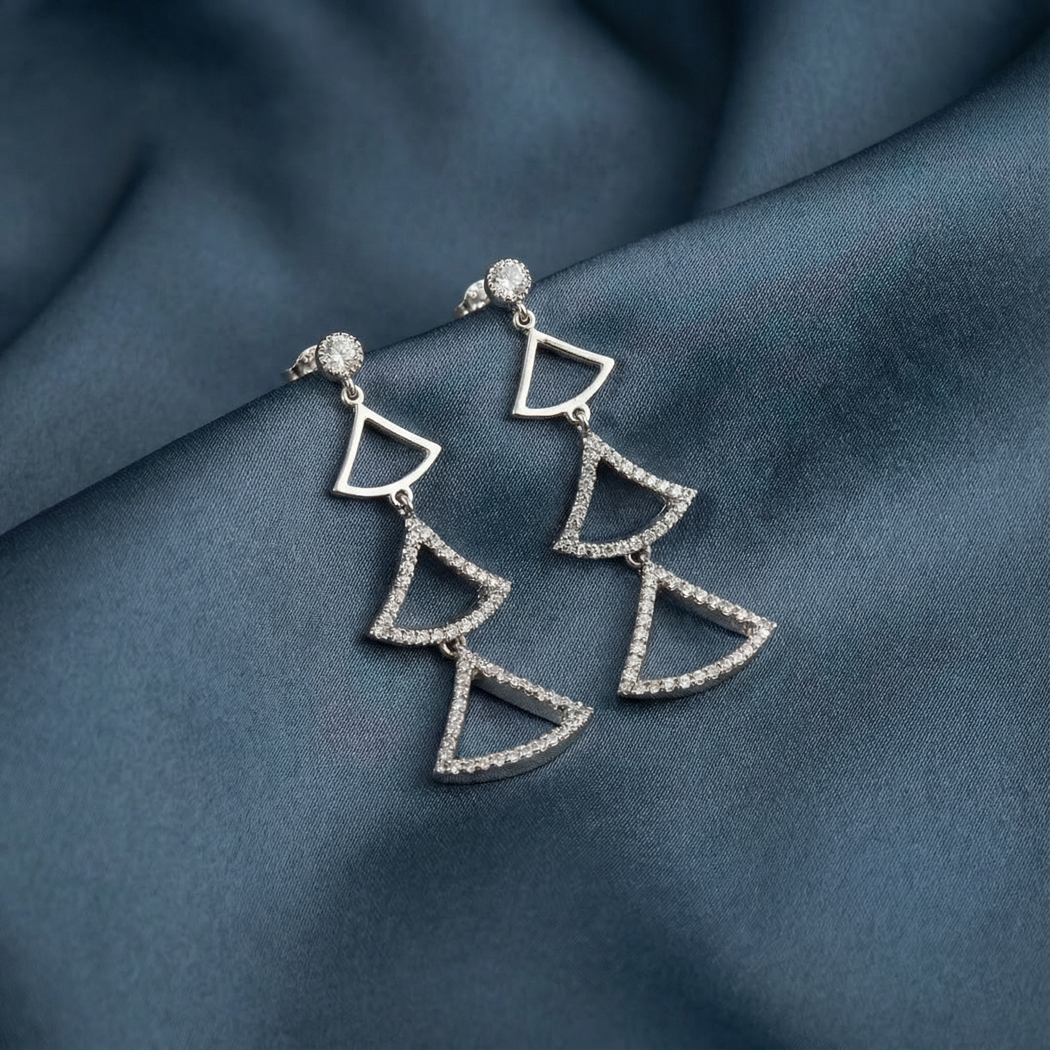 Gümüş Üçgen Küpe